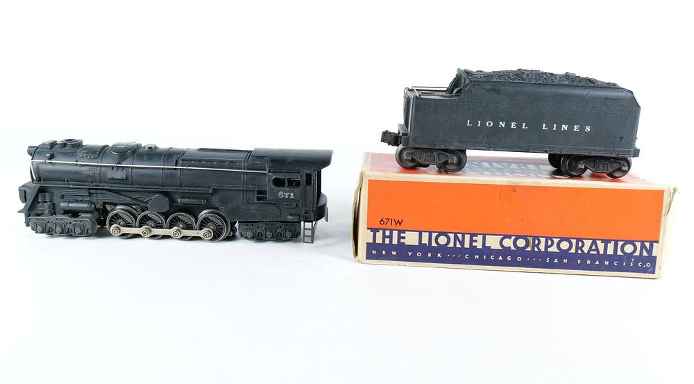 Lot 314: Vintage Lionel 0/27 Postwar Engine #671 with Tender