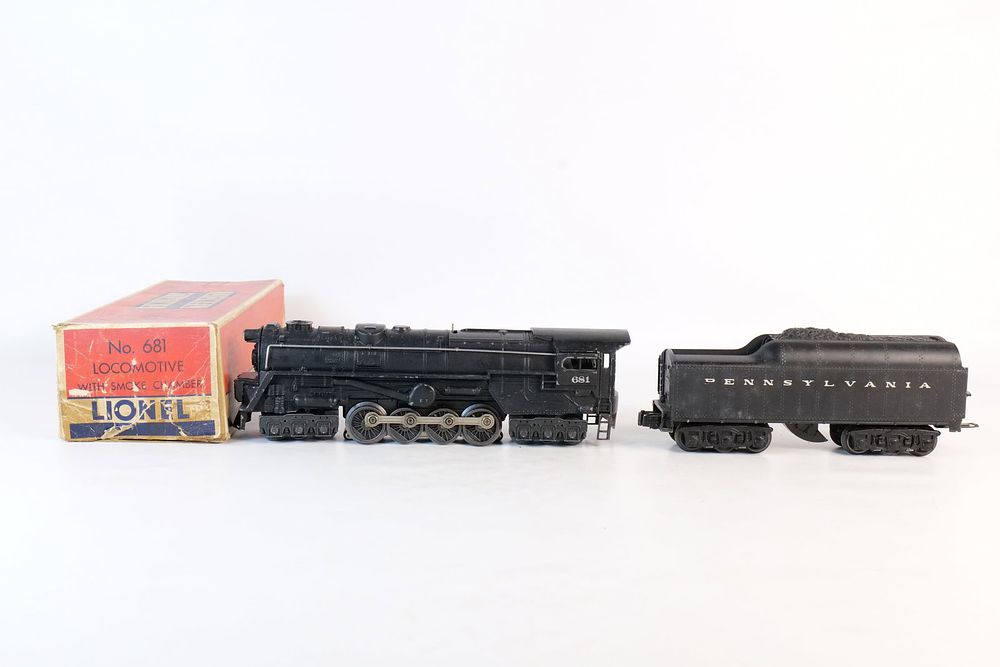 Lot 320: Vintage Lionel 0/27 Postwar Pennsylvania RR Engine #681