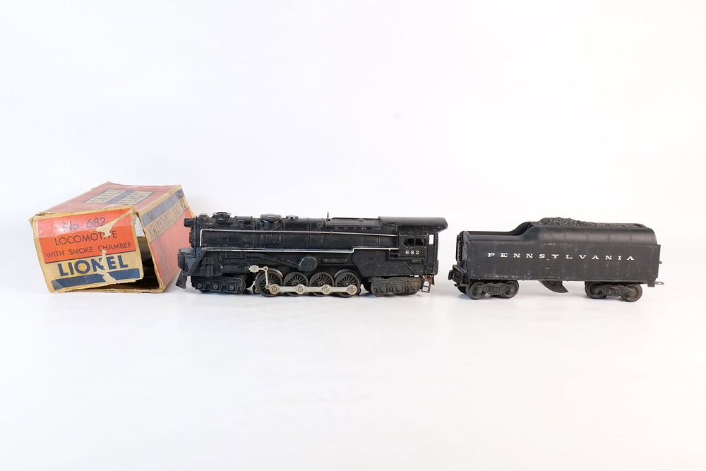 Lot 321: Vintage Lionel 0/27 Postwar Pennsylvania RR Engine #682