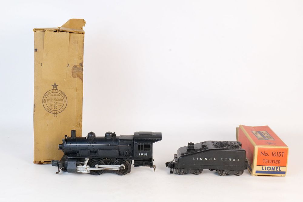 Lot 326: Vintage Lionel 0/27 Postwar Engine #1615 with Tender