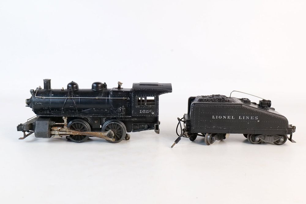 Lot 328: Vintage Lionel 0/27 Postwar Engine #1656 with Tender