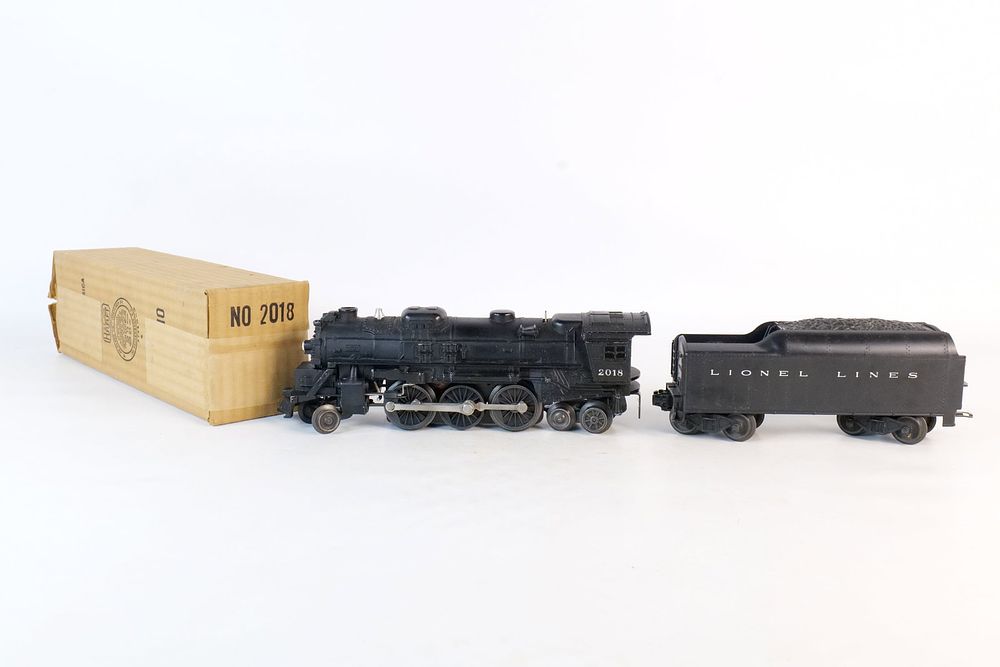 Lot 332: Vintage Lionel 0/27 Postwar Engine #2018 with Tender