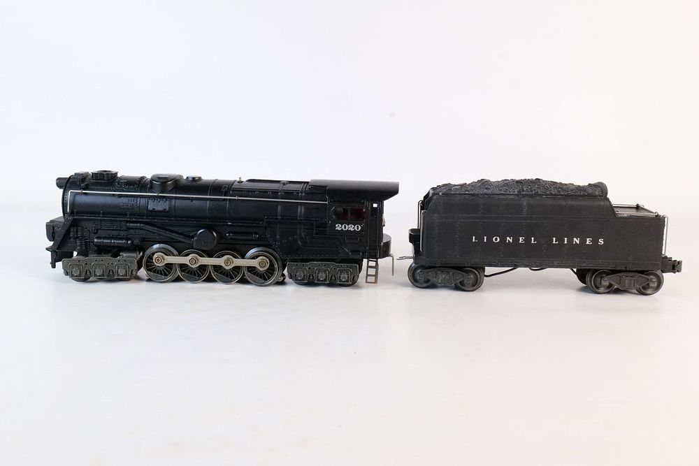 Lot 334: Vintage Lionel 0/27 Postwar  Engine #2020 With Tender