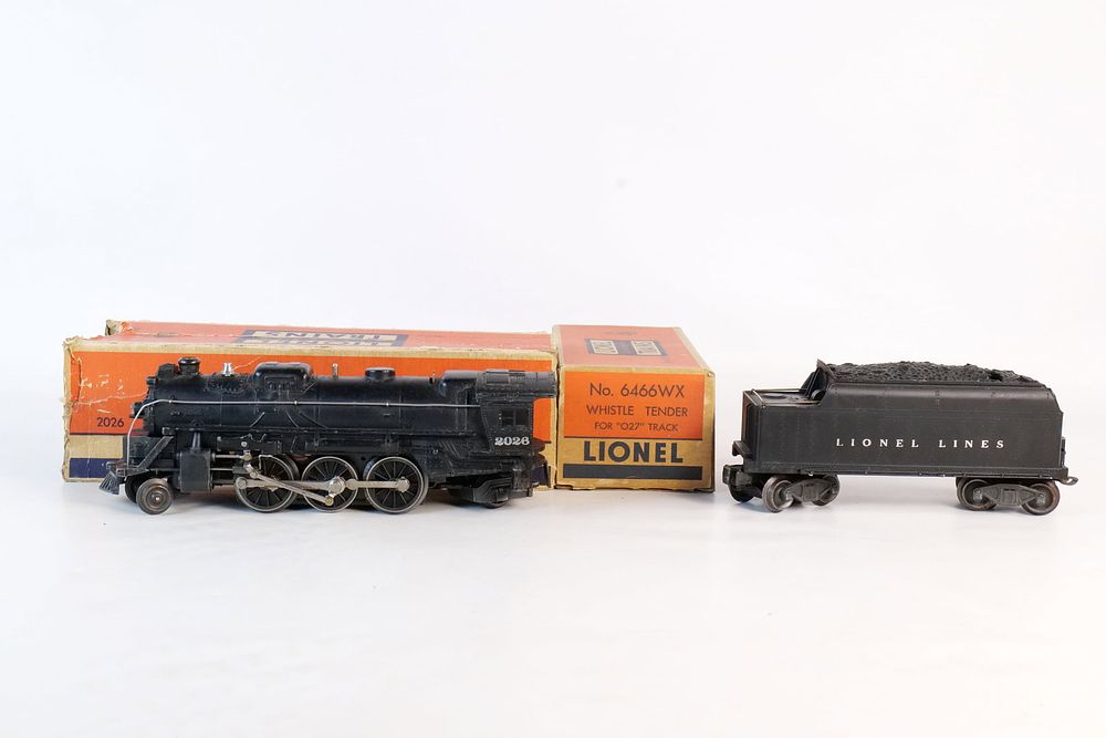 Lot 336: Vintage Lionel 0/27 Postwar Engine #2026 with Tender #6466WX