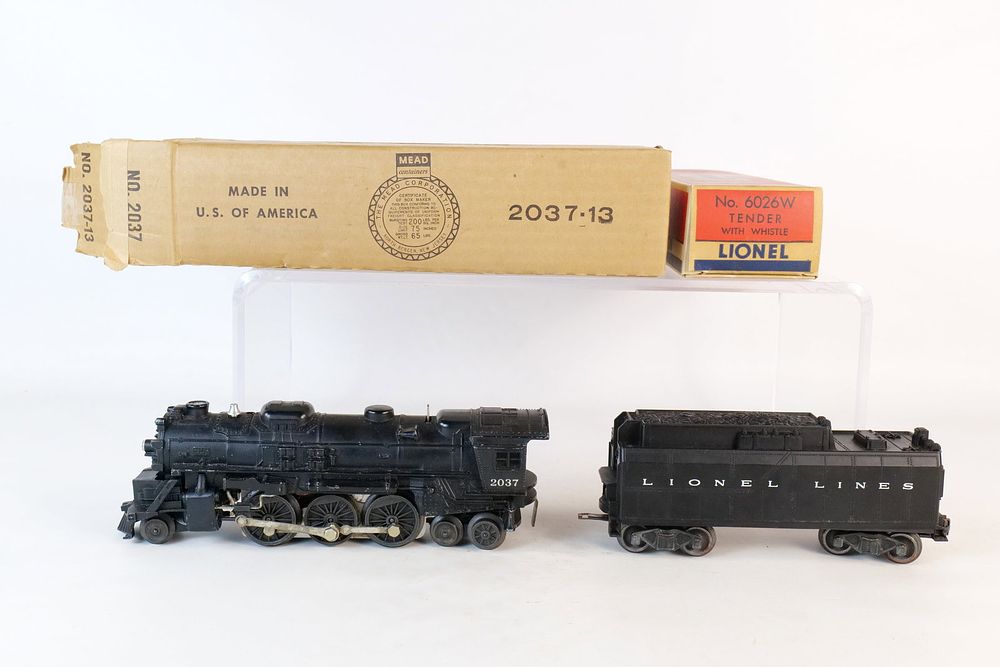 Lot 341: Vintage Lionel 0/27 Postwar Engine #2037 with Tender