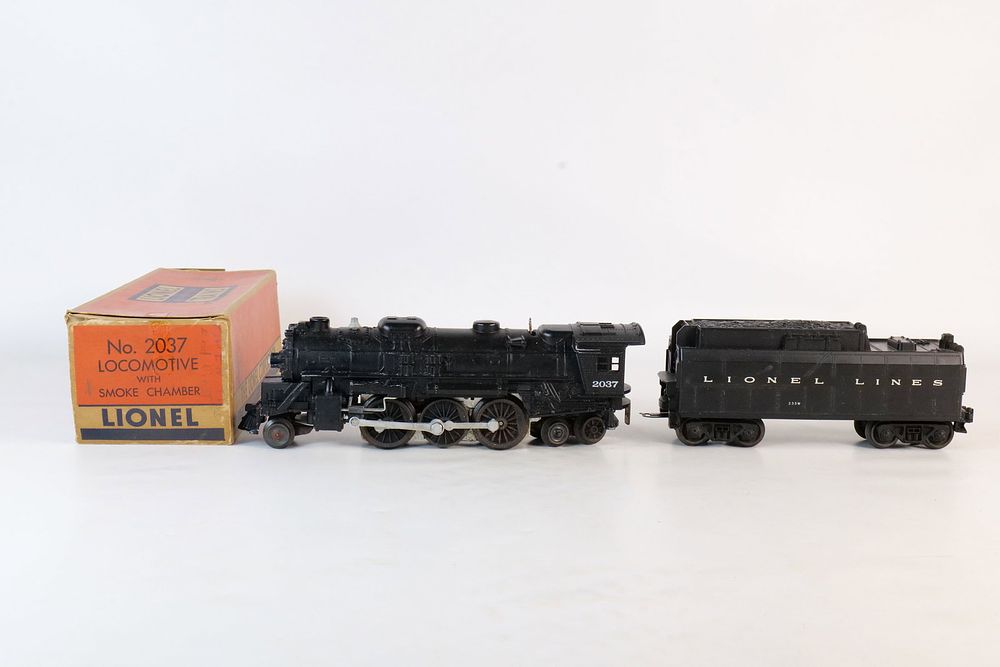 Lot 343: Vintage Lionel 0/27 Postwar Engine #2037 with Tender