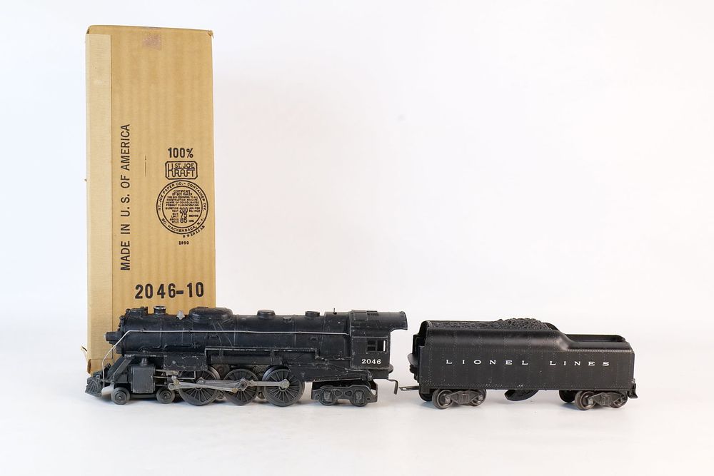 Lot 344: Vintage Lionel 0/27 Postwar Engine #2046 with Tender