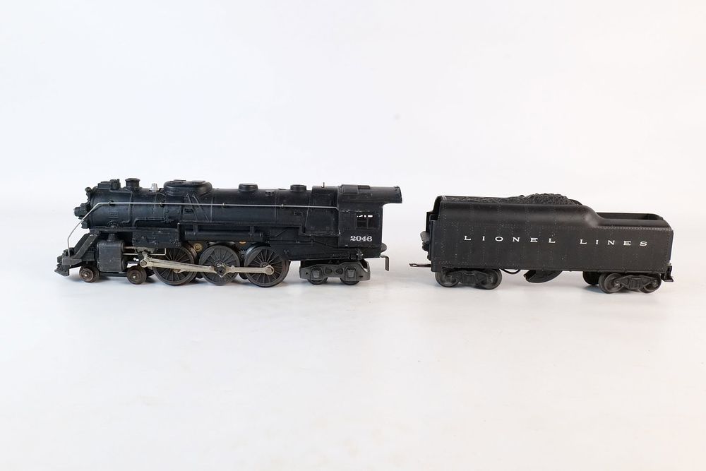Lot 345: Vintage Lionel 0/27 Postwar Engine #2046 with Tender
