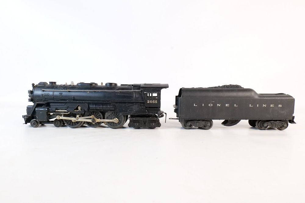 Lot 346: Vintage Lionel 0/27 Postwar Engine #2055 with Tender