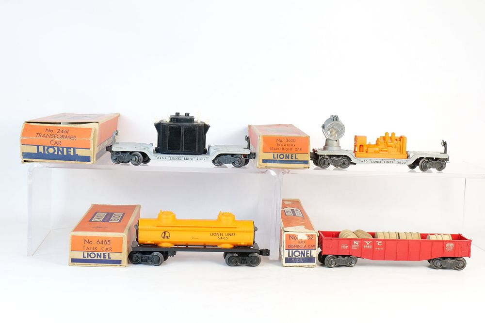 Lot 353: Group Lot of Vintage Lionel 0/27 Postwar Train Cars with Boxes