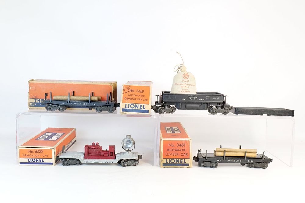 Lot 356: Group Lot of Vintage Lionel 0/27 Postwar Train Cars with Boxes