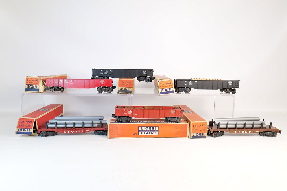 Lot 363: Group Lot of Vintage Lionel 0/27 Postwar Freight Cars in Boxes