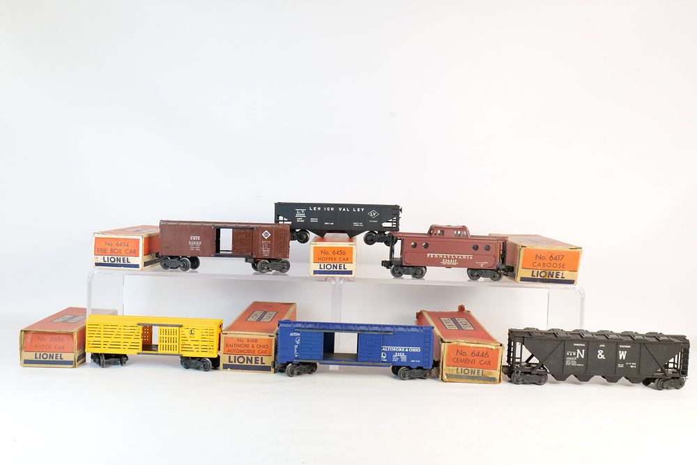 Lot 379: Lot of Vintage Lionel 0/27 Postwar Trains in Boxes