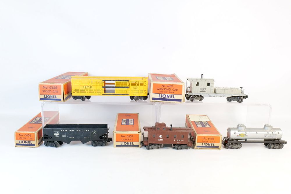 Lot 382: Lot of (5) Vintage Lionel 0/27 Postwar Trains in Boxes