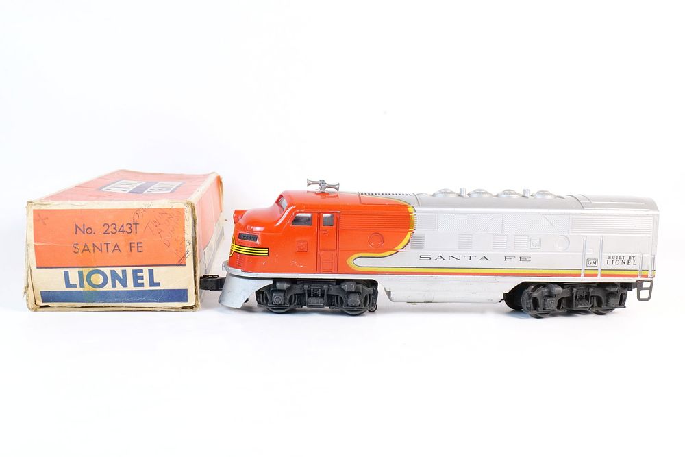 Lot 394: Vintage Lionel 0/27 Postwar Santa Fe Diesel A powered unit #2243