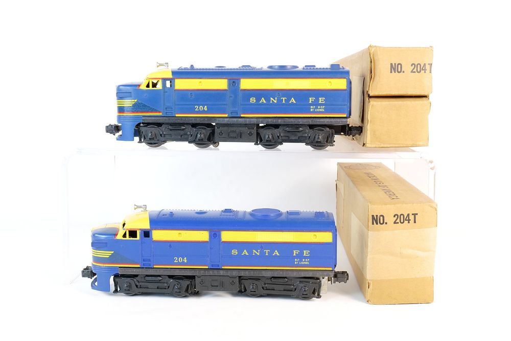 Lot 399: Vintage Lionel 0/27 Postwar Twin Diesel Santa Fe locomotives #204 A & B units