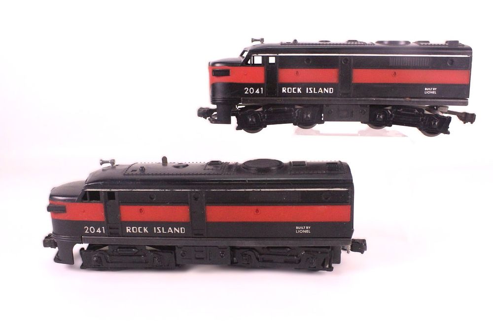 Lot 400: Vintage Lionel 0/27 Postwar Rock Island Alco Diesel Locomotive set #2041