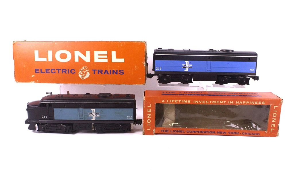 Lot 407: Vintage Lionel 0/27 Postwar Boston & Maine Alco Diesel Locomotive units