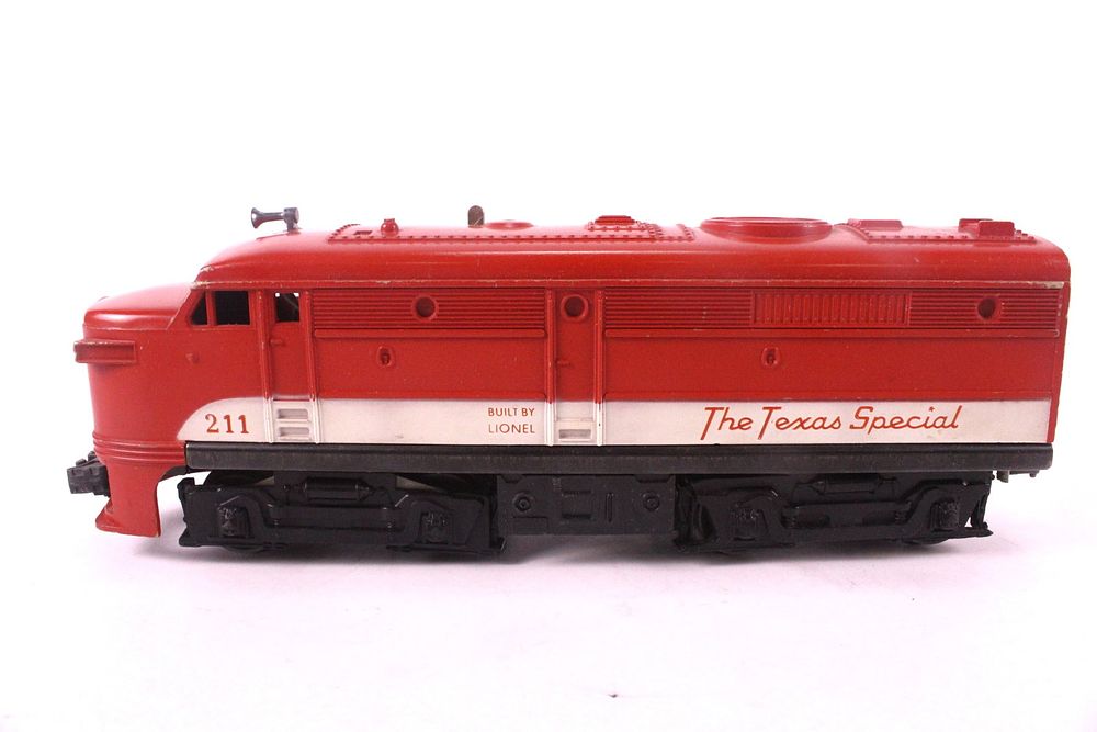 Lot 412: Vintage Lionel 0/27 Postwar The Texas Special Alco A Unit Diesel Locomotive #211