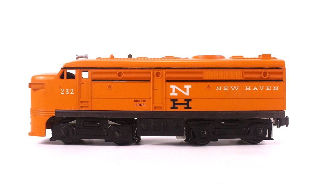 Lot 413: Vintage Lionel 0/27 Postwar The New Haven Alco A Unit Diesel Locomotive #2232