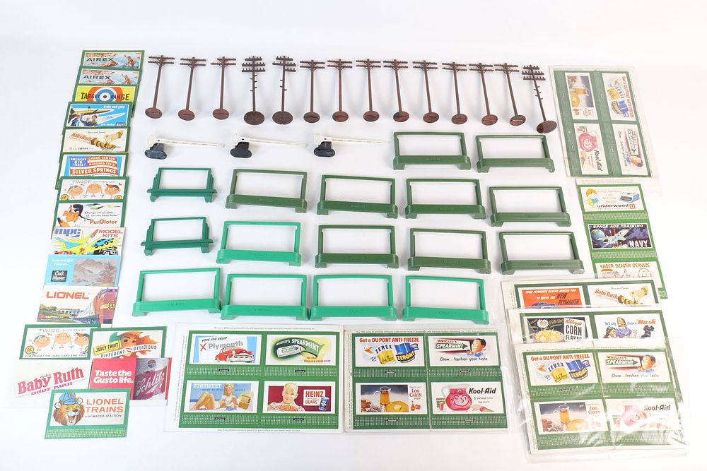 Lot 426: Group Lot of Vintage Lionel 0/27 accessories