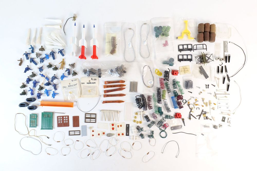 Lot 431: Group Lot of Vintage Lionel 0/27 Postwar Parts for trains and accessories