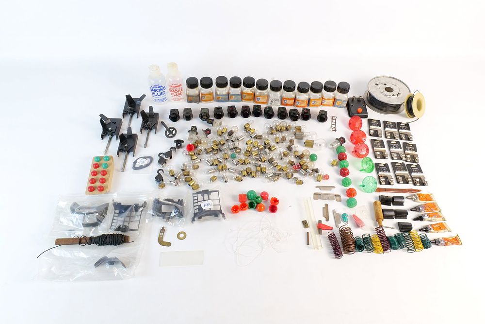 Lot 432: Group Lot of Vintage Lionel 0/27 Postwar Parts for trains and accessories