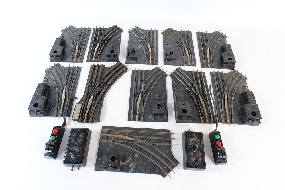 Lot 440: Lot of Vintage Lionel 0 Postwar Switch Tracks