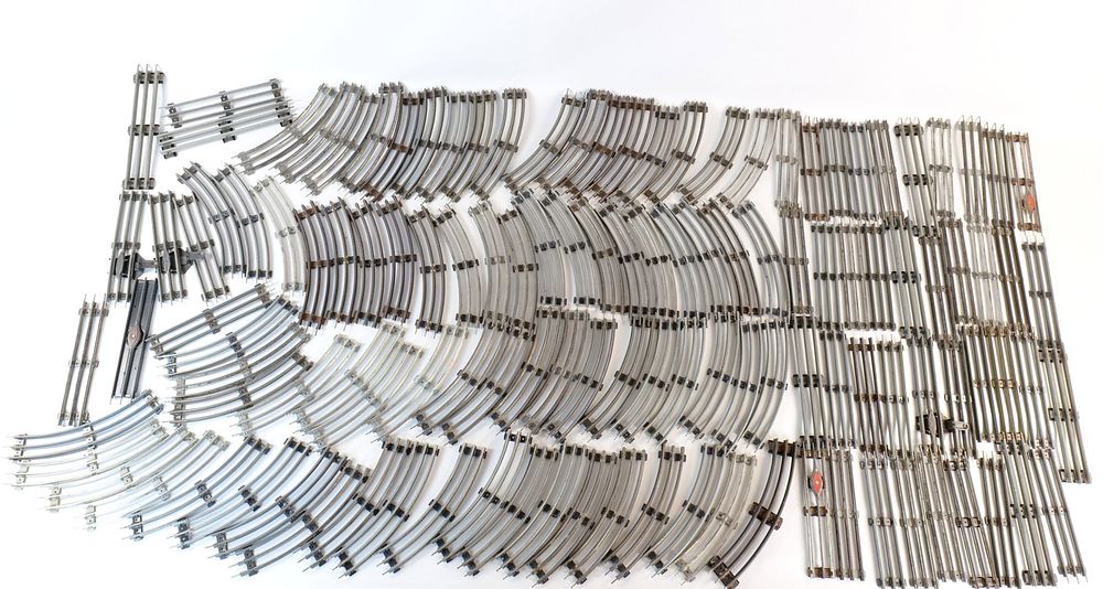 Lot 443: Huge Lot of Vintage Lionel 0/27 Postwar Track & Curve Track