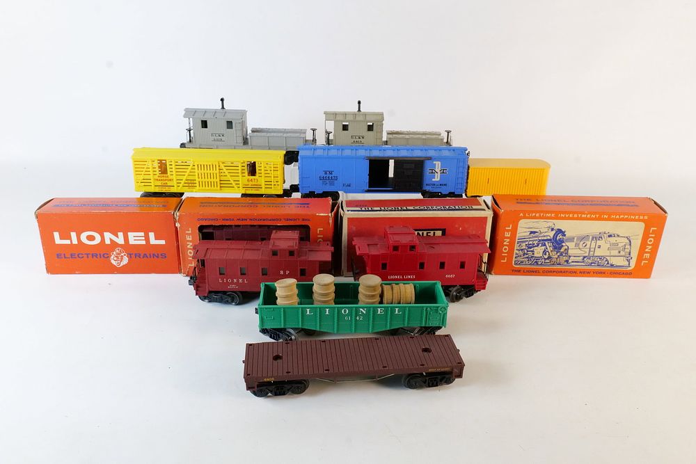 Lot 458: Group Lot of Vintage Lionel 0/27 Postwar Trains