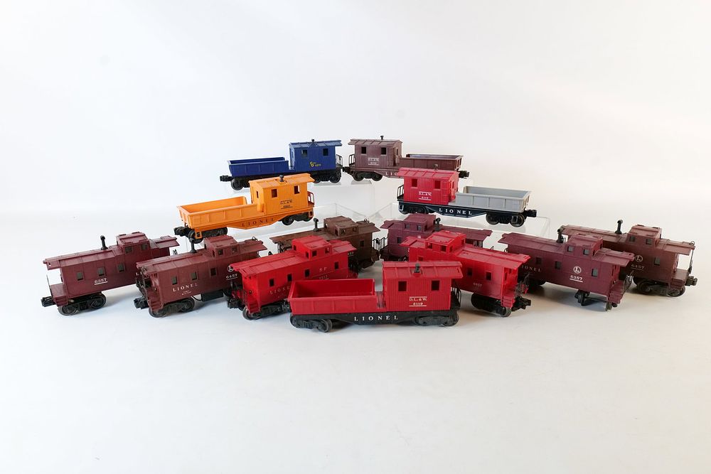 Lot 462: Huge Lot of Vintage Lionel 0/27 Postwar Cabooses and Work Cabooses