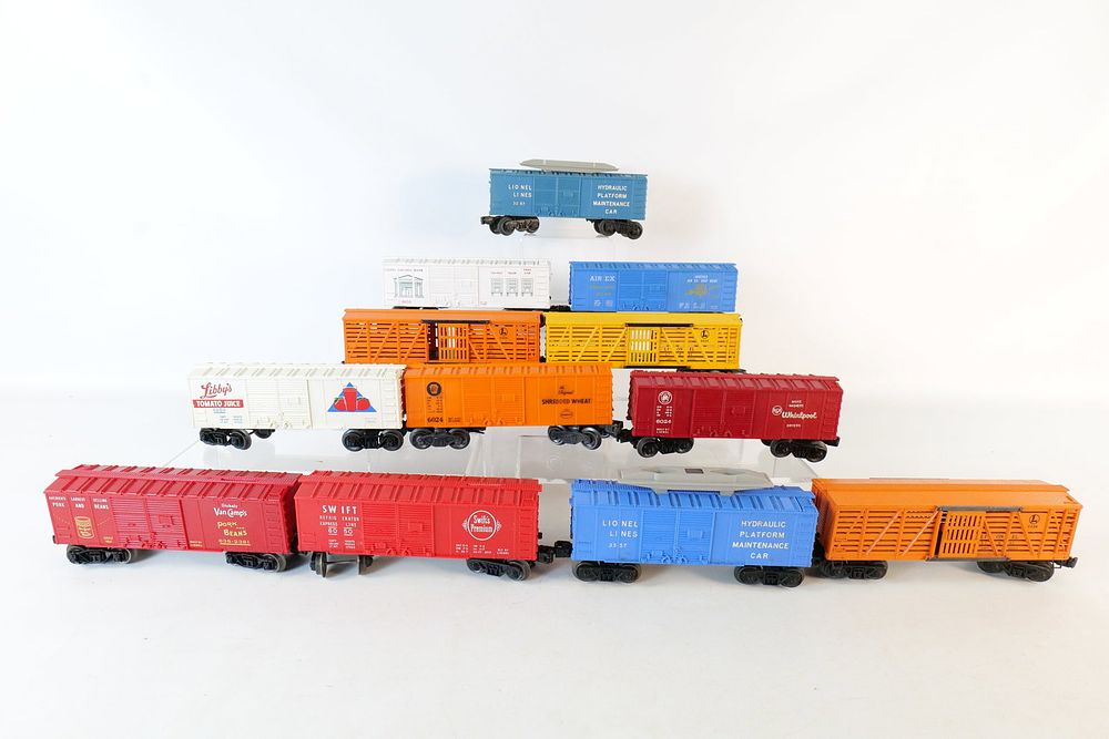 Lot 465: Huge Lot of Vintage Lionel 0/27 Postwar Box Cars