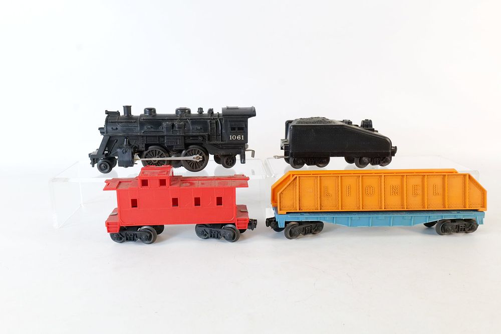 Lot 469: Vintage Lionel 0/27 Postwar Outfit #11415