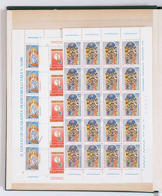 Alb&uacute;m de estampillas del Vaticano 29 x 23,5 cm El &aacute;lbum contiene varios pliegos completos de 