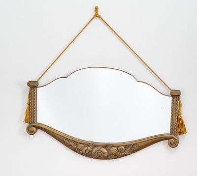 Espejo art d&eacute;co. Espejo art d&eacute;co Francia, d&eacute;cada de 1920 Madera dorada, cord&oacute;n y flecos de seda 