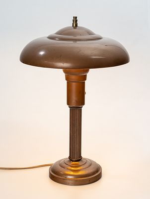 L&aacute;mpara de mesa platillo volador art d&eacute;co. L&aacute;mpara de mesa platillo volador art d&eacute;co EE.UU. 