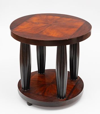 Mesa auxiliar art d&eacute;co. Mesa auxiliar art d&eacute;co Colombia, d&eacute;cada de 1920 Caoba 56.5 x 63 cm 