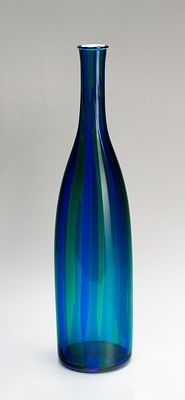 Botella. Venini. Botella Venini Italia, d&eacute;cada de 1970 Vidrio soplado con decoraci&oacute;n vertical 