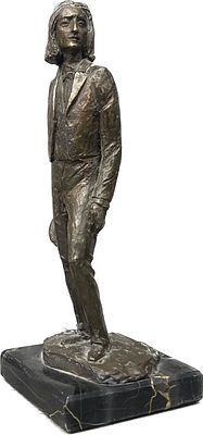 אמן לא מזוהה - פסל ברונזה חתום גובה 24 ס"מ