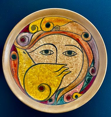 Unidentified artist - Handmade ceramic plate, diameter 24.5 cm.