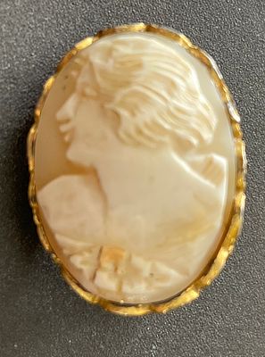 Cameo brooch 2.5 cm