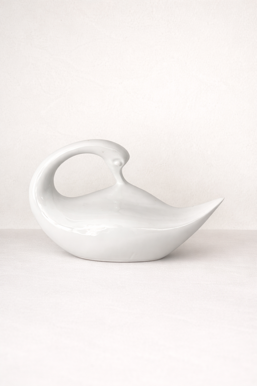 Israeli ceramics Tutat Naaman - White swan. Porcelain, length 19 cm, height 12 cm