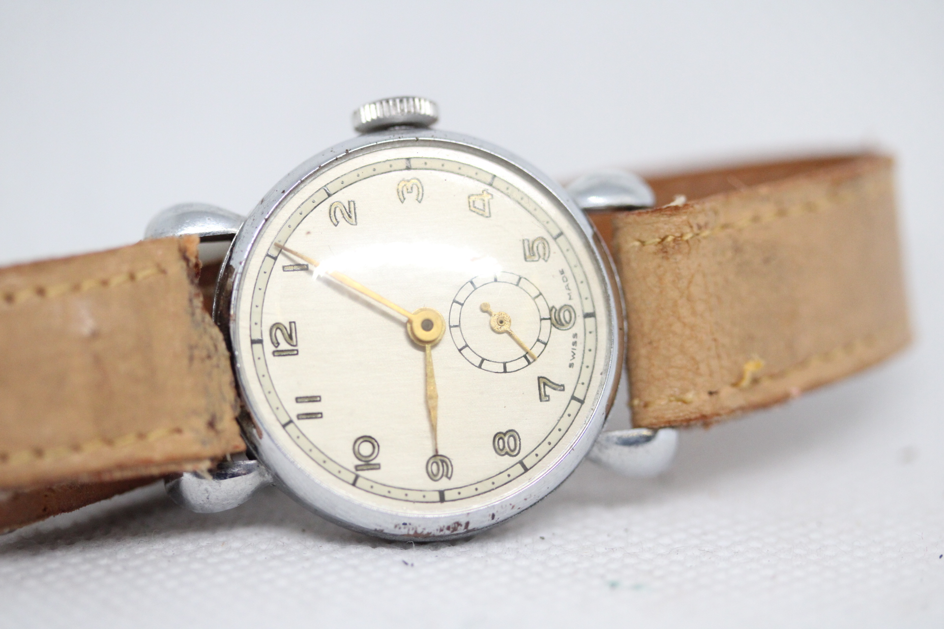 Gents Vintage Swiss Made Unbranded Mechanical Wind Watch.