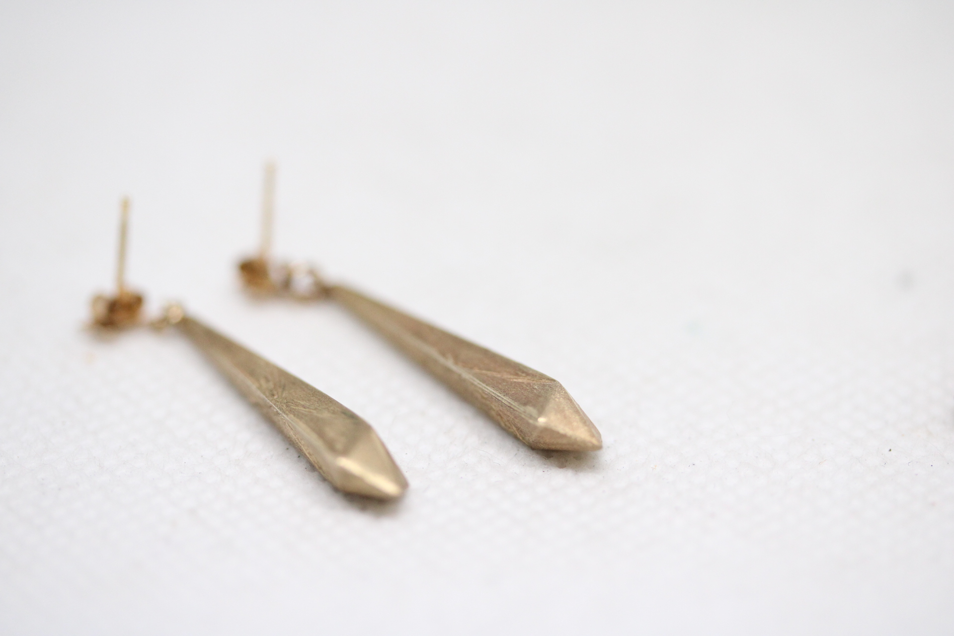 Pair of 9ct gold earrings 1.1g