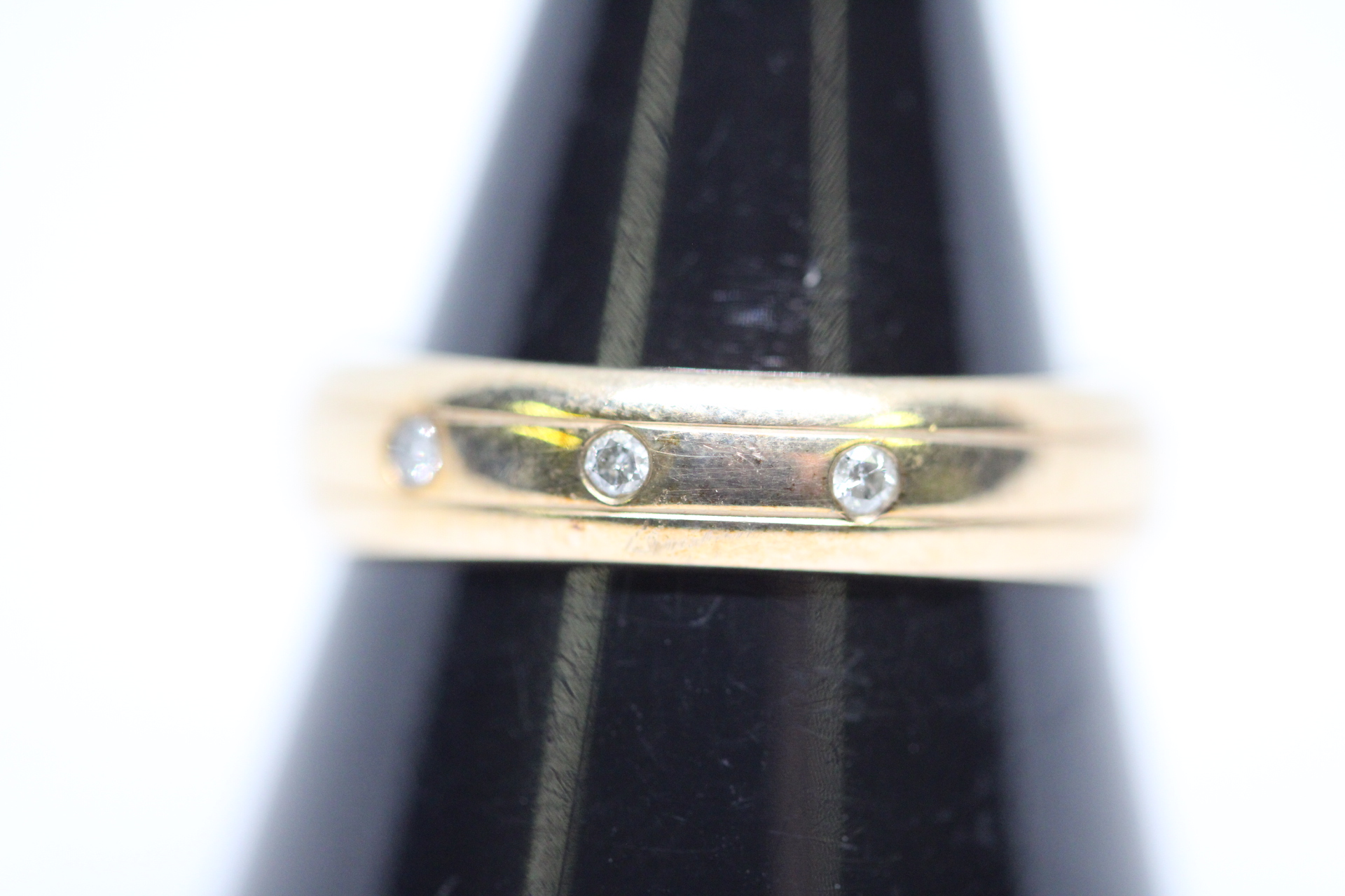 9ct Gold band set with 3 small diamonds Weight 2.4g