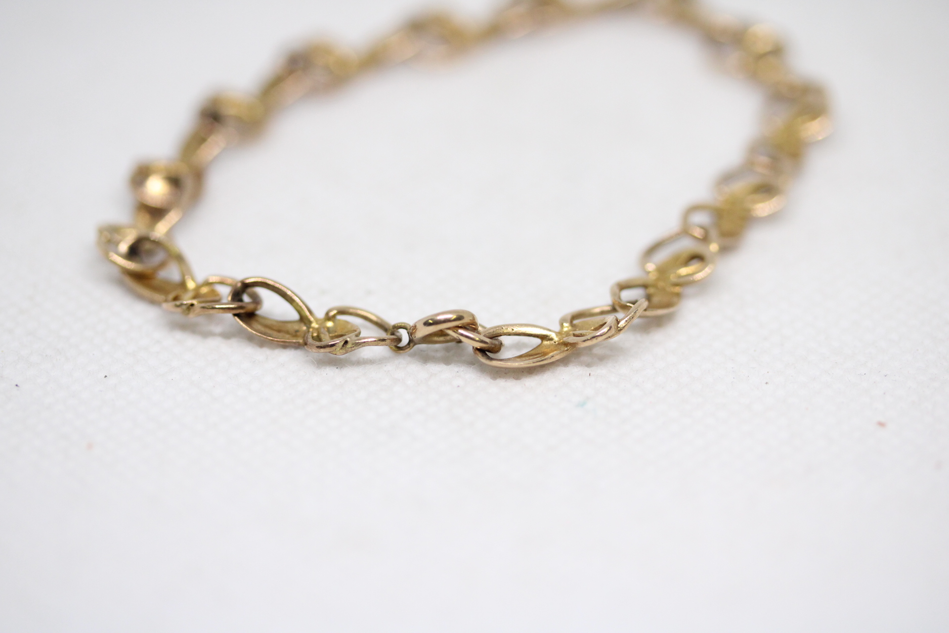 Yellow metal tested for 9ct Gold bracelet Weight 9.9g