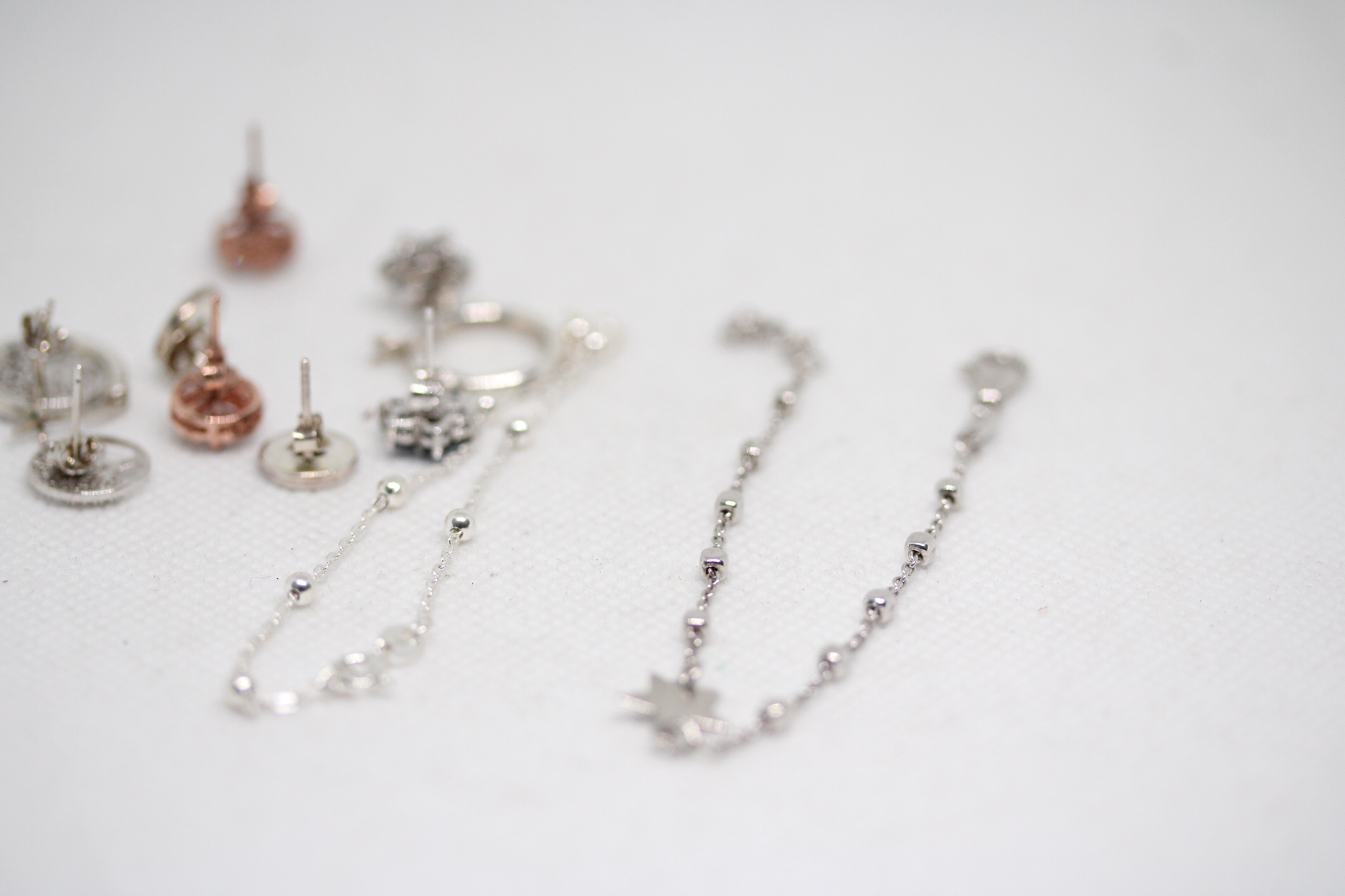 2x Silver bracelets & collection of silver earrings