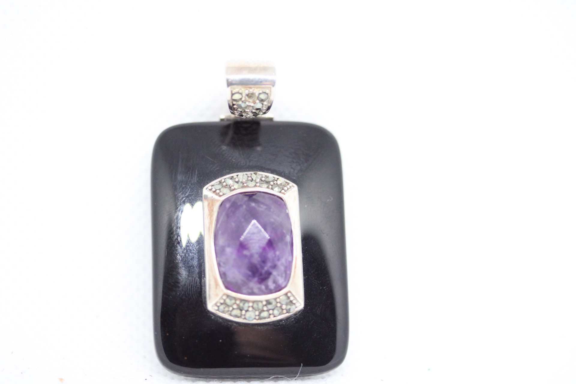 Silver pendant set with amethyst