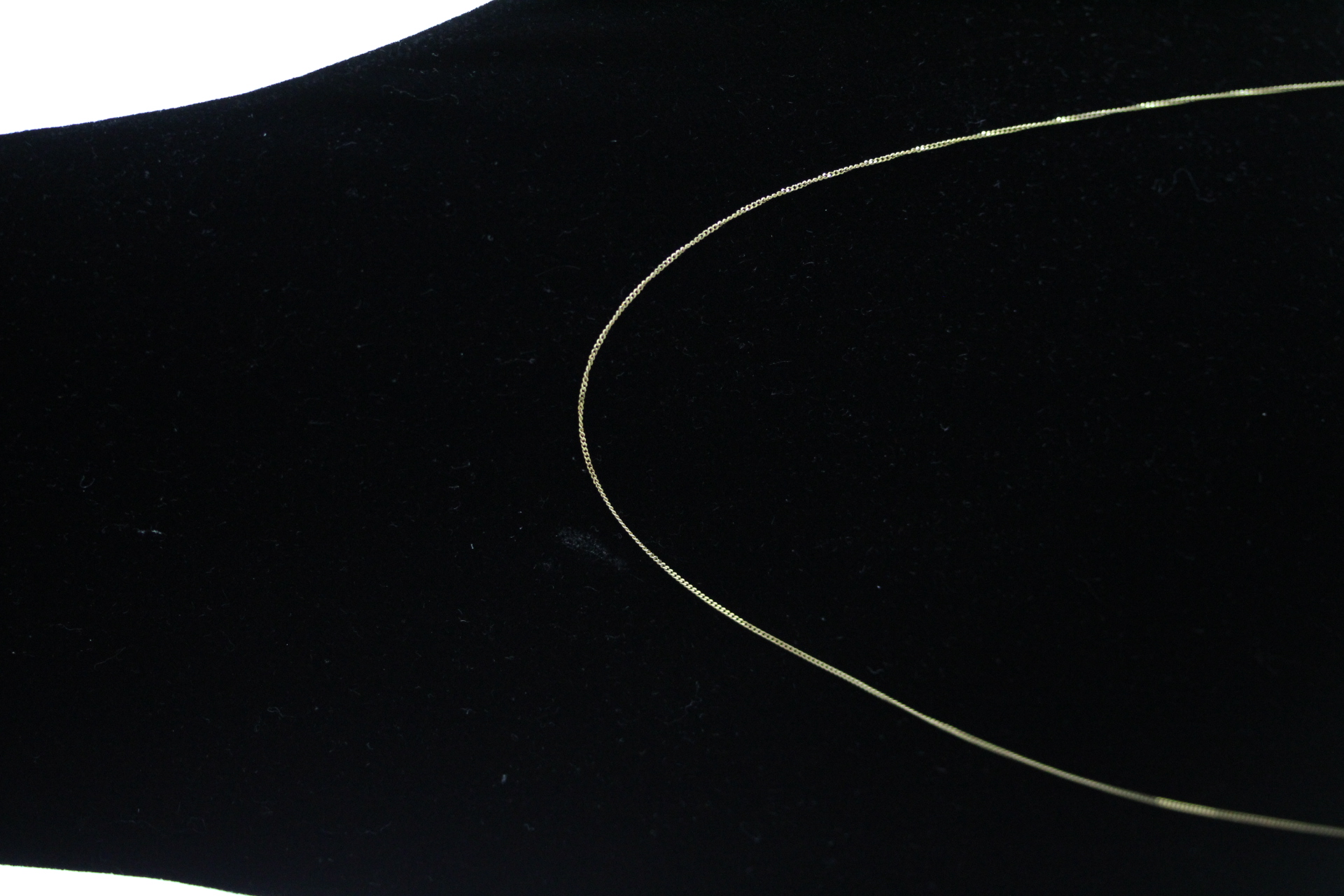 9ct Gold chain Weight 1g