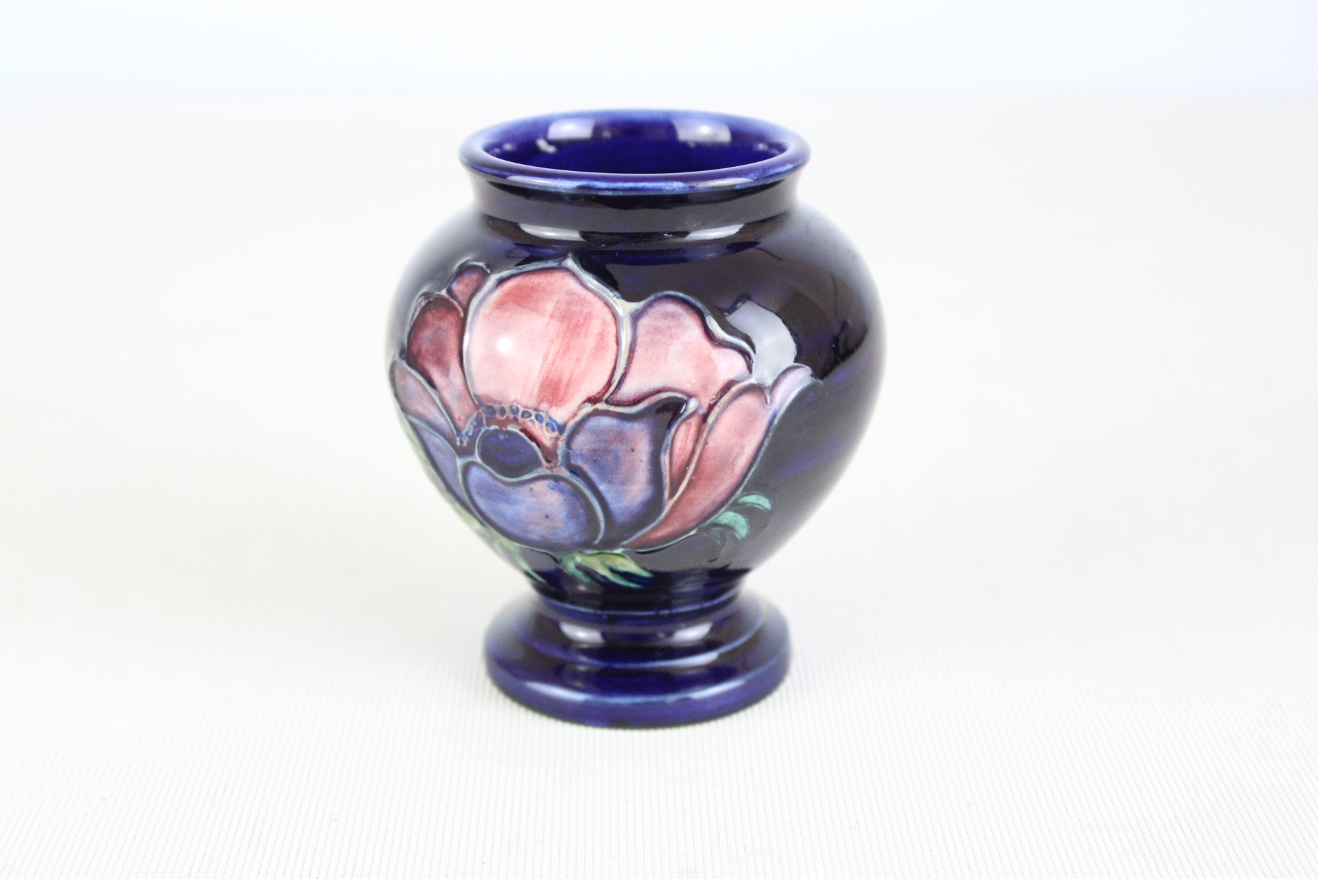 Moorcroft footed vase 3 1/2 anemone pattern